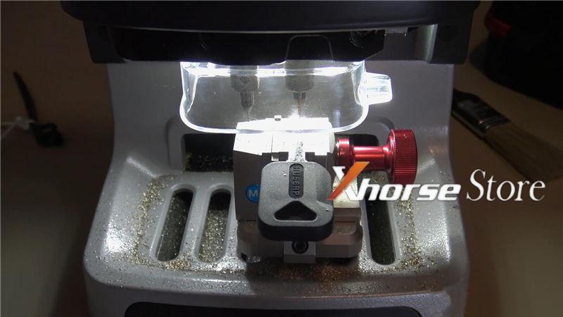 How to use xhorse dolphin xp005 to cut 2000 volvo s40 hu56 all key lost-6