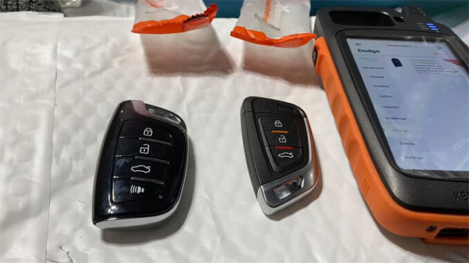 open-xhorse-vvdi-remote-key-to-replace-battery (1) Open Xhorse VVDI Remote Key to Replace Battery