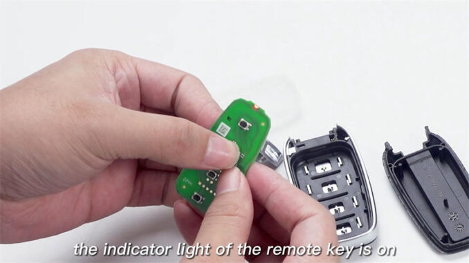 disassemble-install-xhorse-xm38-smart-key (5) Disassemble and Install Xhorse XM38 Smart Key